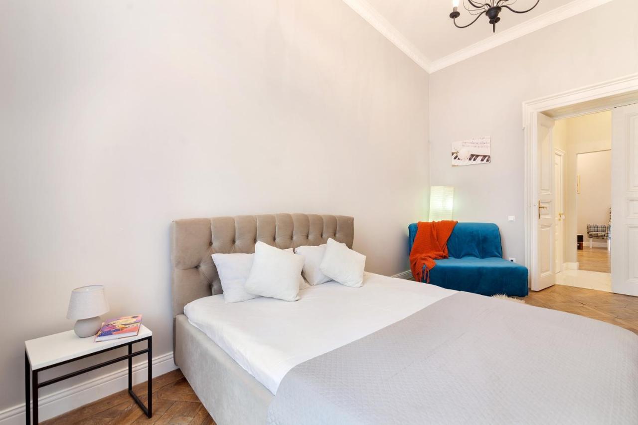 Chopin Apartment In The Center Of Leópolis Exterior foto