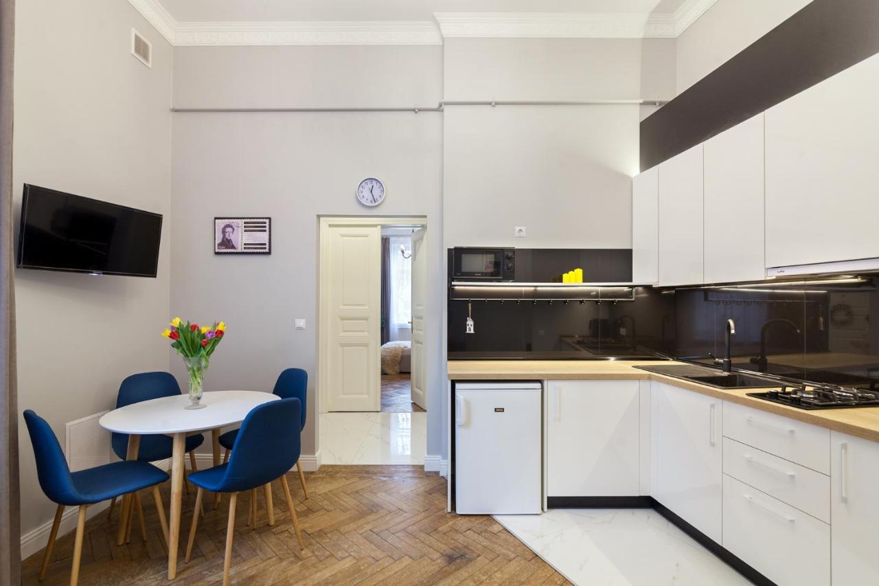 Chopin Apartment In The Center Of Leópolis Exterior foto